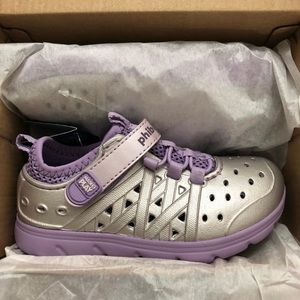 RESERVED Stride Rite Phibian Sneakers 9